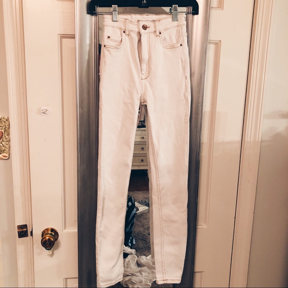 Off white Zara skinny jeans!